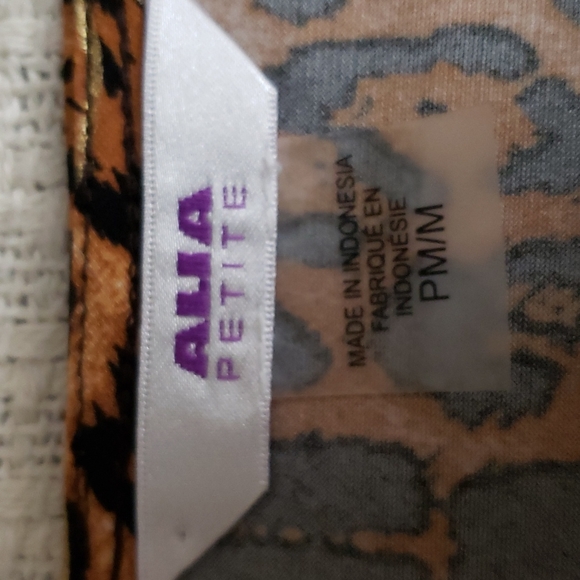 Animal print blouse w/free Necklace PM/M - Picture 7 of 7